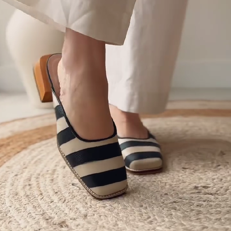 Two-tone Striped Closed-toe Slippers