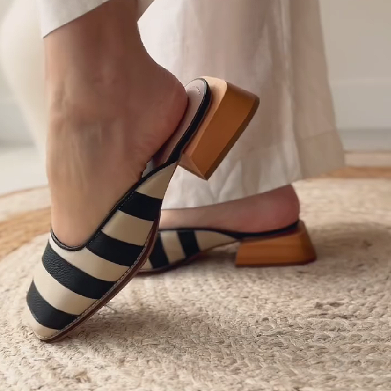 Two-tone Striped Closed-toe Slippers