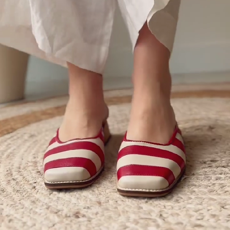 Two-tone Striped Closed-toe Slippers