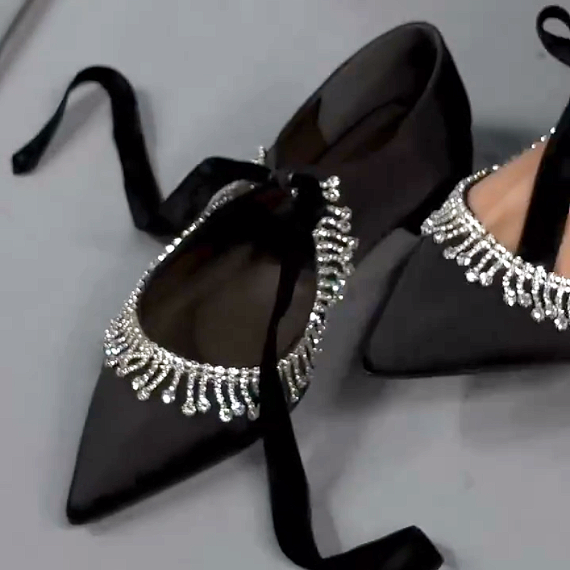 Fashionable Pointed Low Heel Rhinestone Shoes